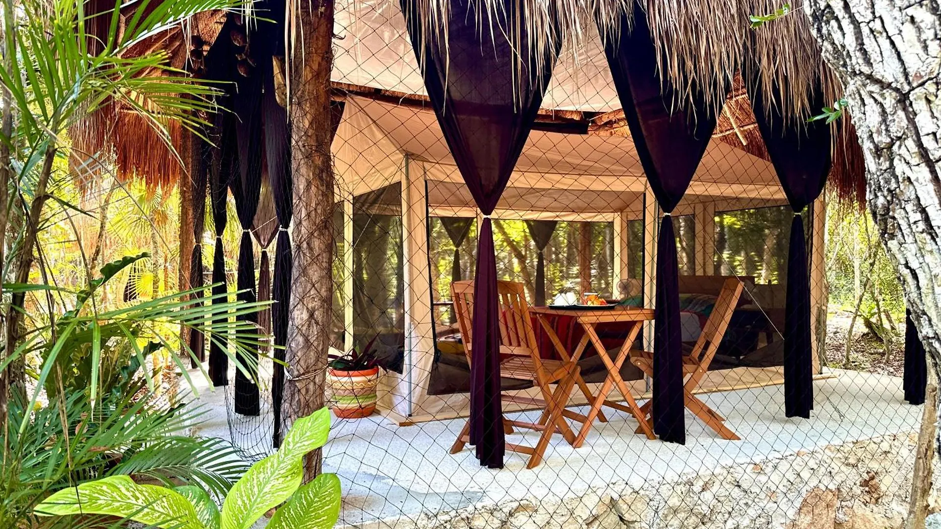Hotel Glamping Bunga Lotus Tulum 0*,